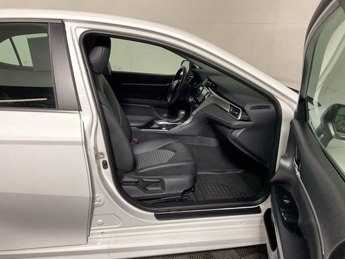 Used 2018 Toyota Camry SE FWD image 35