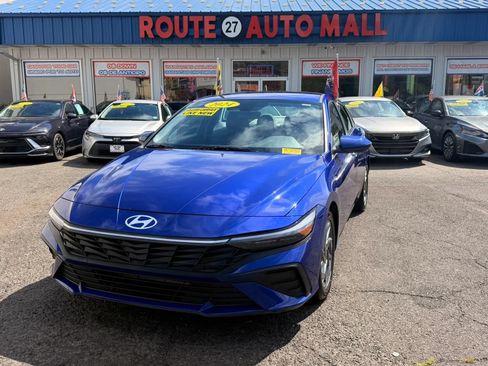 Used 2024 Hyundai Elantra SEL FWD image 1