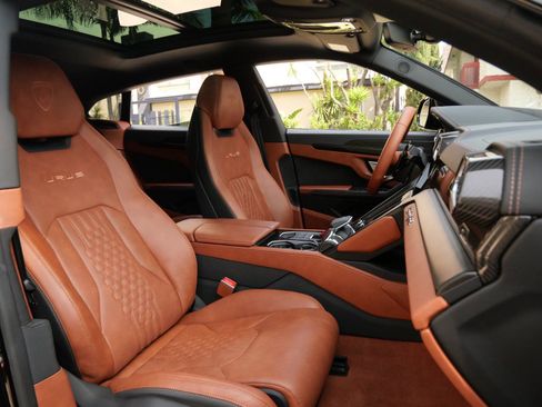 Used 2023 Lamborghini Urus S image 8