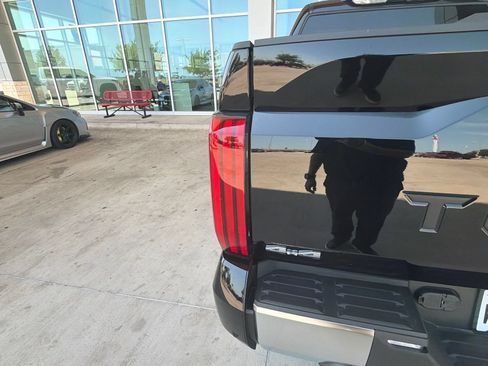 Used 2026 Toyota Tundra Limited AWD/4WD image 7