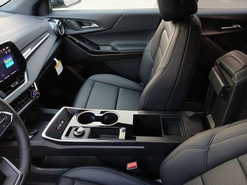 New 2026 Chevrolet Equinox LT w/ Convenience Package II image 25