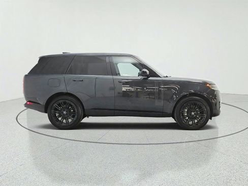 Used 2025 Land Rover Range Rover SE AWD/4WD image 4