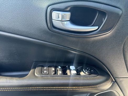 Used 2019 Jeep Compass Limited AWD/4WD image 14