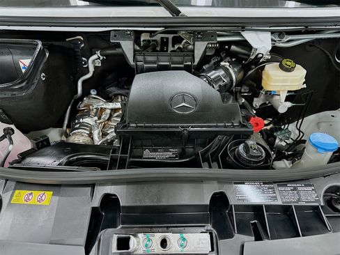 Used 2025 Mercedes-Benz Sprinter 2500 image 25