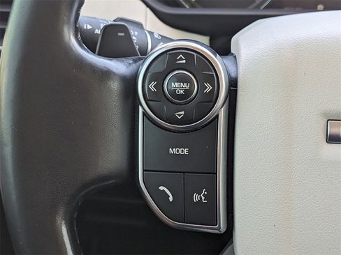 Used 2017 Land Rover Discovery HSE image 37