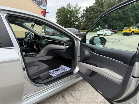 Used 2018 Toyota Camry LE FWD image 17