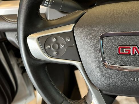 Used 2023 GMC Acadia SLT image 9