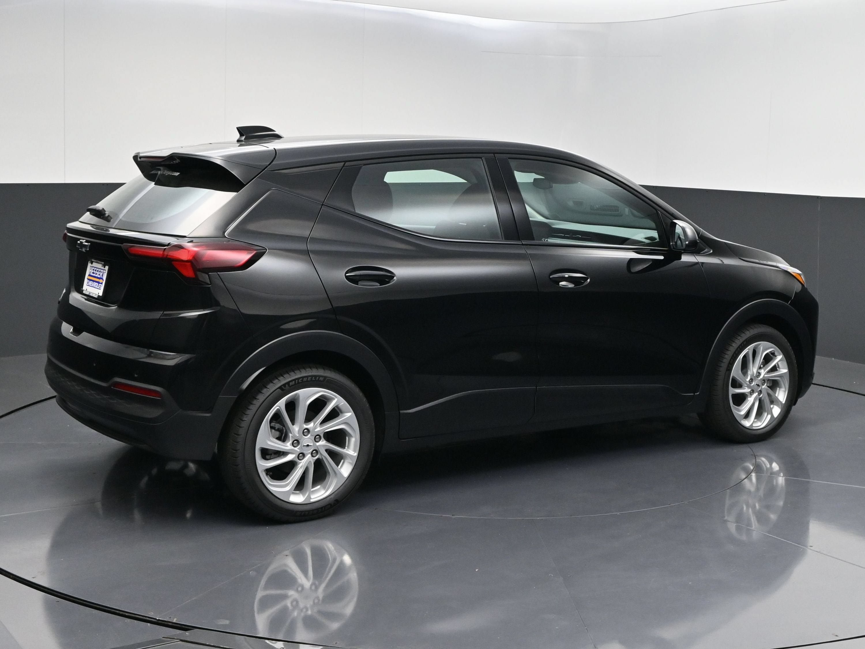 New 2027 Chevrolet Bolt LT w/ Comfort Package FWD image 8