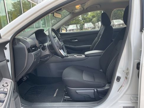 Used 2025 Nissan Sentra SV FWD image 8