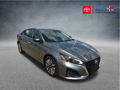 Used 2024 Nissan Altima 2.5 SV FWD image 1
