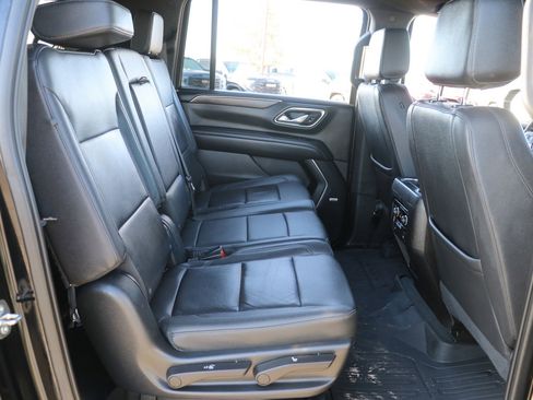 Used 2023 Chevrolet Suburban LT image 30