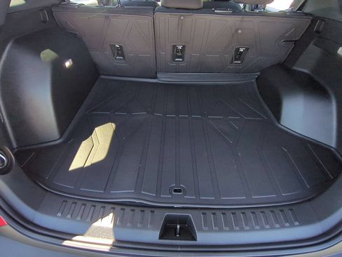 Used 2026 Chevrolet Equinox LT FWD image 25