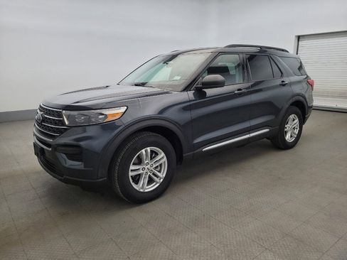 Used 2022 Ford Explorer XLT AWD/4WD image 2