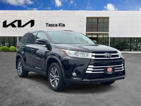 Used 2019 Toyota Highlander XLE AWD/4WD image 1