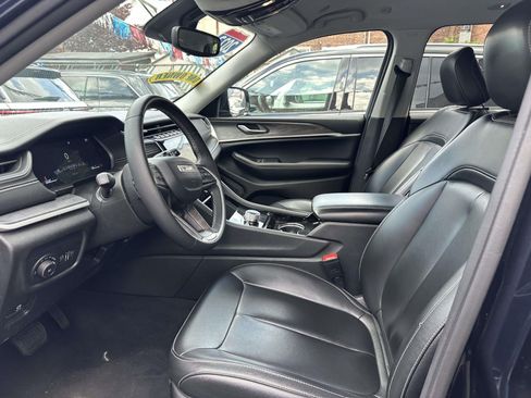 Used 2023 Jeep Grand Cherokee Limited AWD/4WD image 12