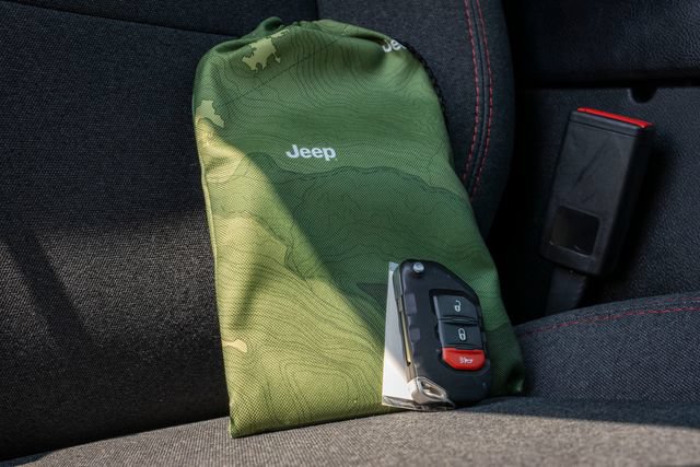 Used 2024 Jeep Wrangler Unlimited Rubicon AWD/4WD image 39