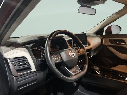 Used 2025 Nissan Rogue SV image 13