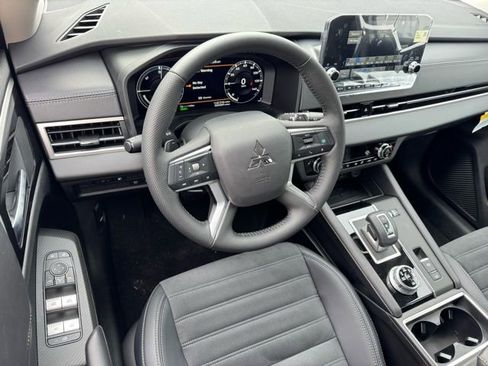 New 2025 Mitsubishi Outlander 4WD Plug-In Hybrid image 17
