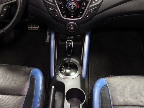 Used 2013 Hyundai Veloster Turbo FWD image 17