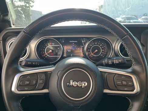 Used 2022 Jeep Wrangler Unlimited Sahara image 17