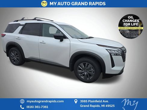 Used 2026 Nissan Pathfinder SV AWD/4WD image 1