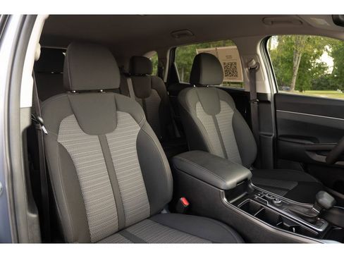 Used 2025 Kia Sorento LX FWD image 20