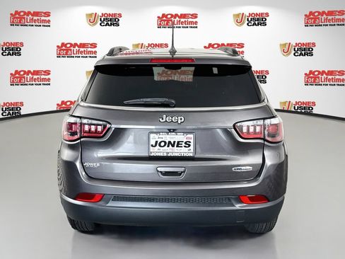 Used 2022 Jeep Compass Latitude FWD image 14