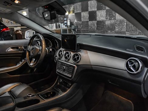 Used 2018 Mercedes-Benz GLA 250 4MATIC image 10