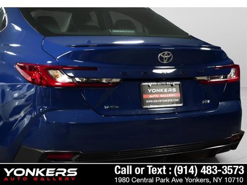 Used 2025 Toyota Camry SE image 7