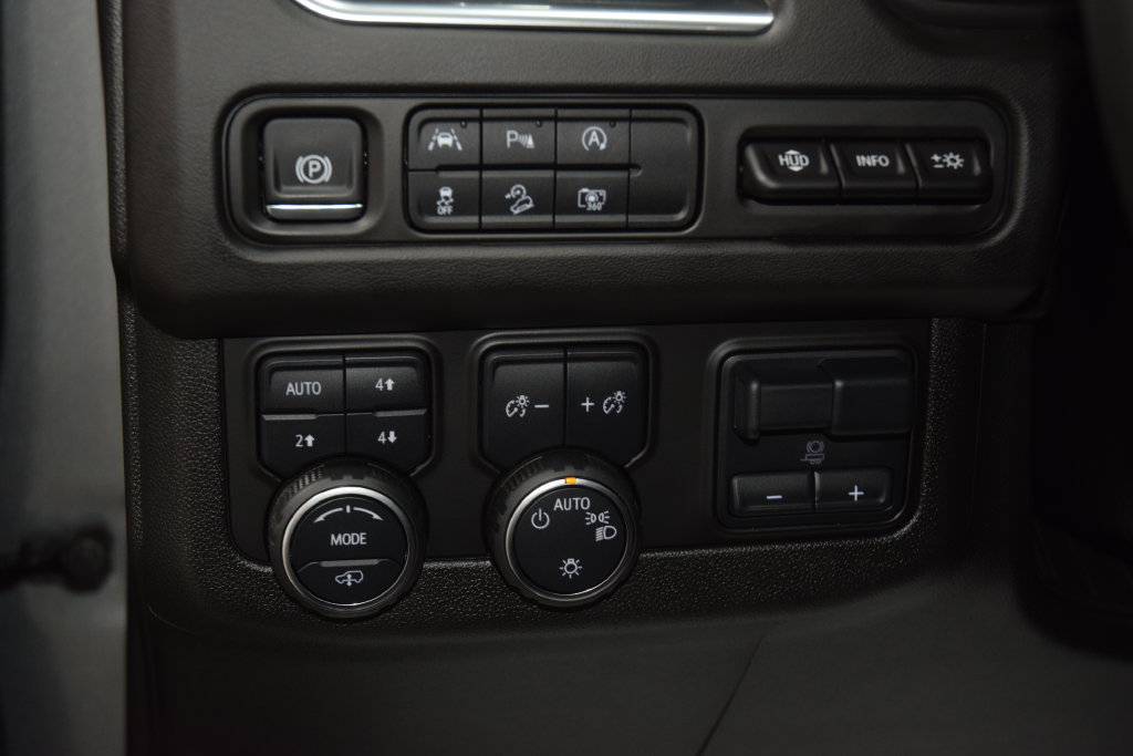 Used 2024 Chevrolet Suburban High Country AWD/4WD image 35