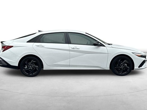 Used 2026 Hyundai Elantra Sport FWD image 9