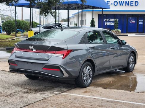 Used 2024 Hyundai Elantra Blue image 7