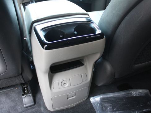 Used 2016 Kia Sedona EX FWD image 27