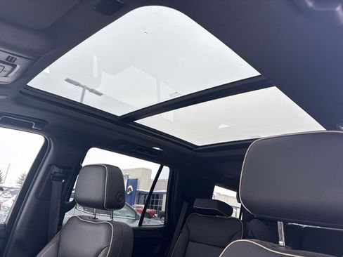 Used 2021 GMC Yukon SLT w/ SLT Luxury Package image 17