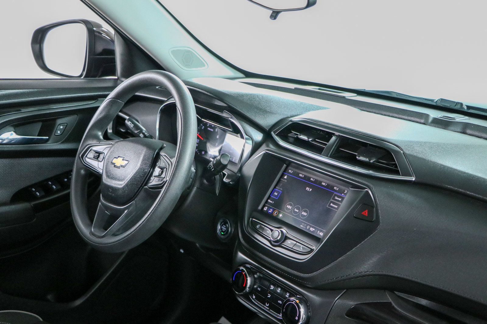 Used 2023 Chevrolet TrailBlazer LT FWD image 25