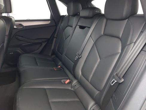 Certified 2026 Porsche Macan AWD/4WD image 16
