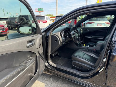Used 2021 Dodge Charger SXT w/ Leather Interior Group RWD image 4