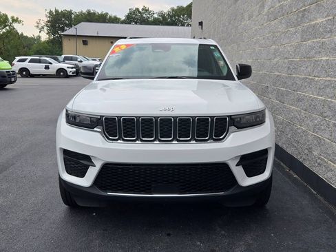 Used 2023 Jeep Grand Cherokee Laredo w/ Luxury Tech Group I AWD/4WD image 8