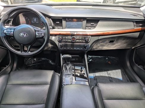 Used 2017 Kia Cadenza Premium FWD image 14