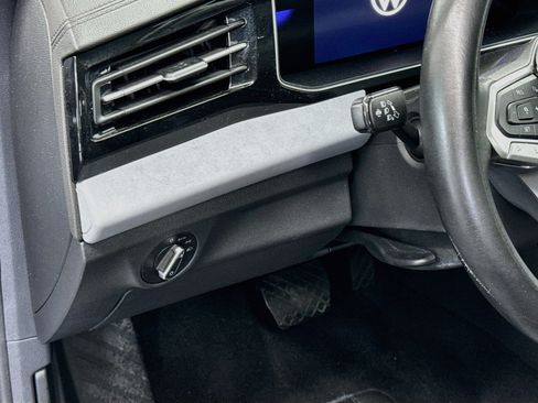Used 2025 Volkswagen Jetta SE FWD image 17