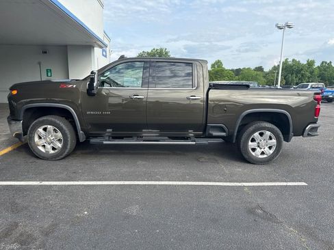 Used 2022 Chevrolet Silverado 2500 LTZ w/ LTZ Convenience Package AWD/4WD image 2