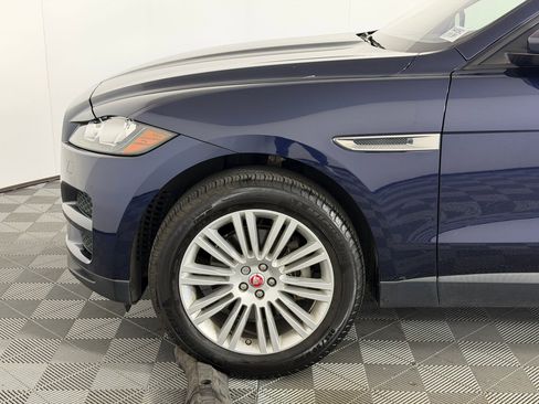 Used 2017 Jaguar F-PACE Premium image 11