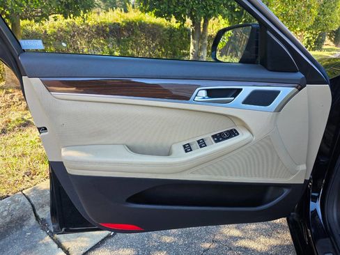 Used 2016 Hyundai Genesis 3.8 image 9