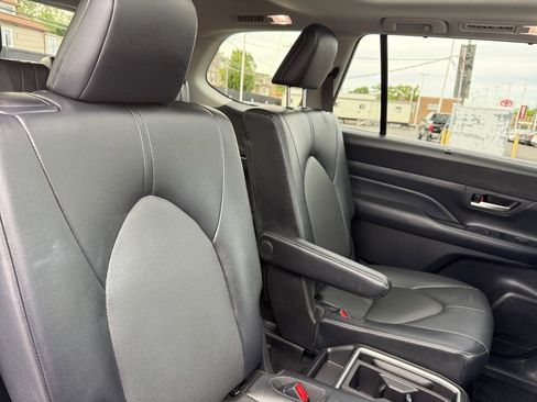 Used 2025 Toyota Grand Highlander AWD image 24