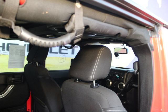 Used 2013 Jeep Wrangler Unlimited Sahara w/ Dual Top Group AWD/4WD image 10