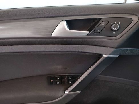 Used 2018 Volkswagen Golf S FWD image 21