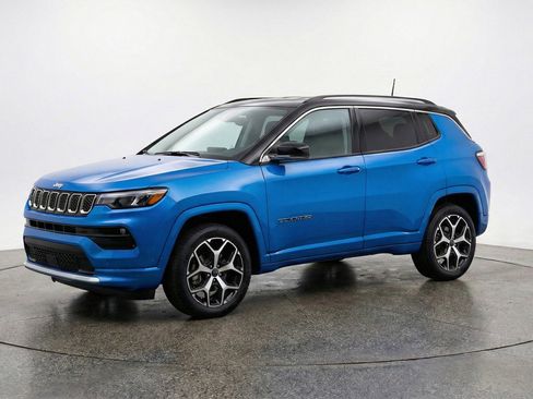 Used 2025 Jeep Compass Limited image 3