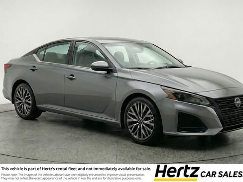 Used 2025 Nissan Altima 2.5 SV FWD image 1