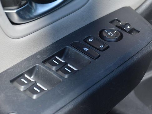 Used 2023 Honda Pilot LX image 9