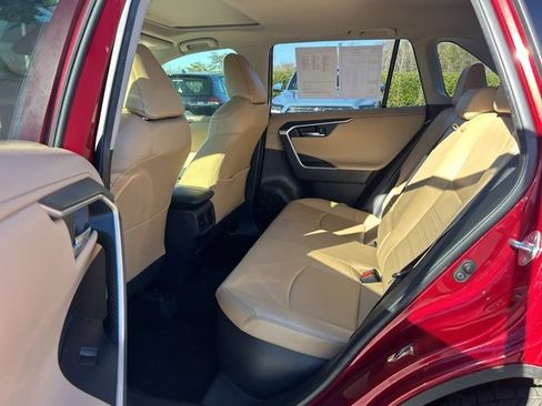 Used 2020 Toyota RAV4 Limited image 16